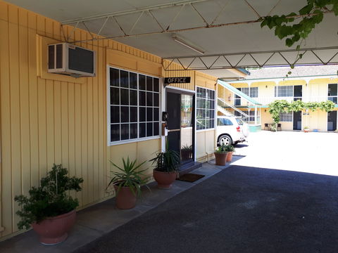 Bradman Motor Inn - Accommodation Noosa 1