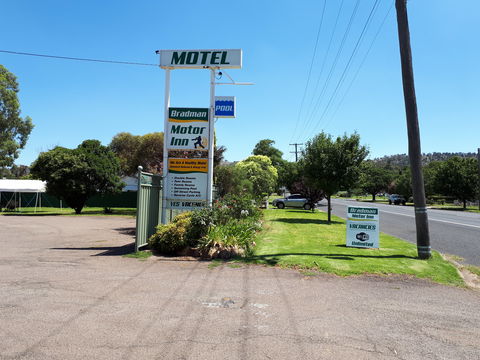 Bradman Motor Inn - Accommodation Noosa 2