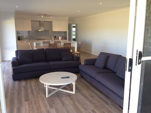 Makai Barlings Beach - Accommodation Noosa 0