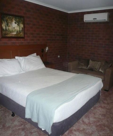 Sportsman Inn Motel - Accommodation Noosa 1
