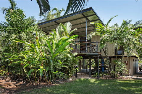 Villa Frangipani - Accommodation Noosa 0