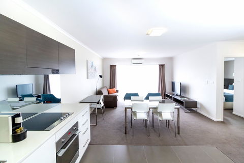 Abode Tuggeranong - Accommodation Noosa 2