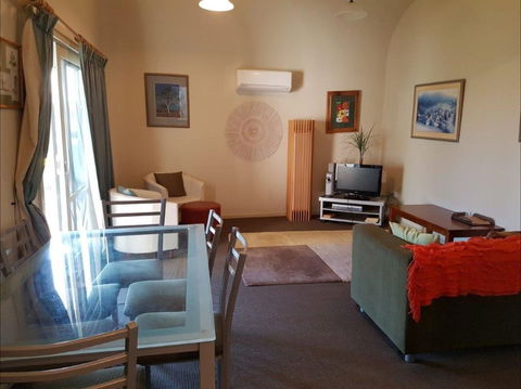 Angler's Arms And Fisherman's Cottage - Accommodation Noosa 2