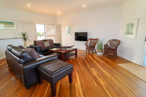 Bali St Beach House - Accommodation Noosa 2