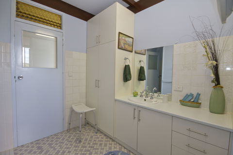 Cavenagh Lodge Bed And Breakfast - Accommodation Noosa 2