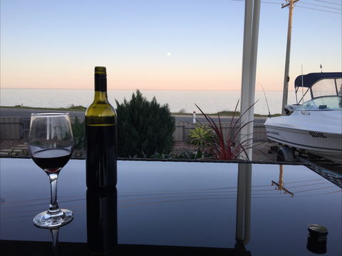 Deckadence Seafront - Accommodation Noosa 2