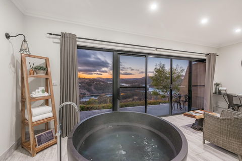 Eagle View Escape - Accommodation Noosa 0