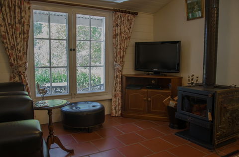 Ford Cottage Bed & Breakfast - Accommodation Noosa 2