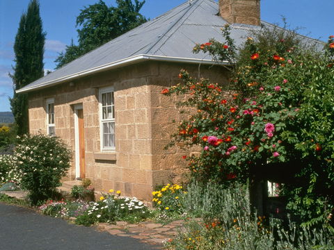Hamilton's Cottage Collection And Country Gardens - Emmas Cottage - Accommodation Noosa 0