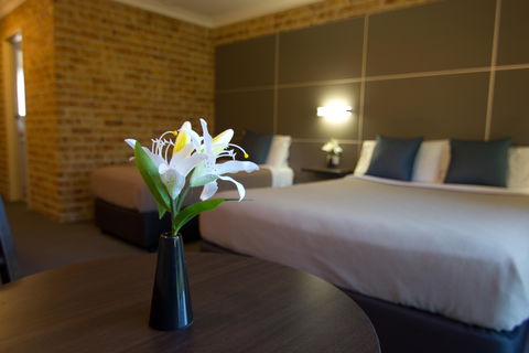 Lakeview Hotel Motel - Accommodation Noosa 0