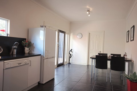 Lottes Cottage - Accommodation Noosa 2