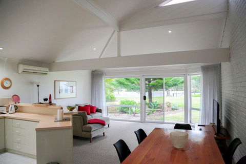 Surfleet Holiday Unit - Accommodation Noosa 0
