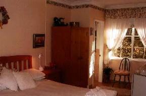 Russells Bed And Breakfast - Accommodation Noosa 1