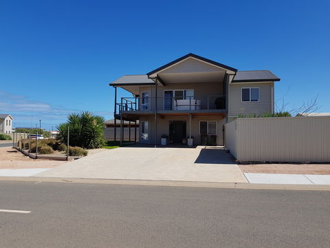 Agape Holiday Home - Accommodation Noosa 0