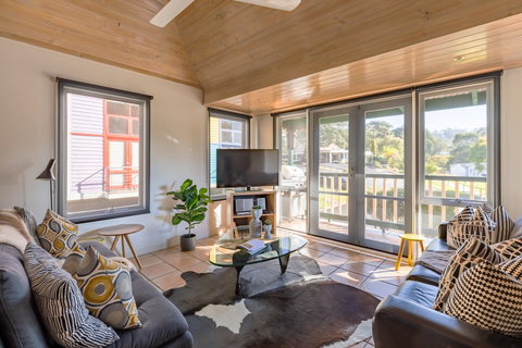 Dlux + Escape @ Lorne - Accommodation Noosa 0