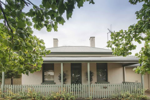 Magnolia Cottage - Accommodation Noosa 0