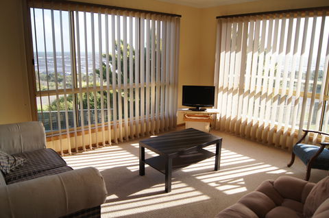 Meredith Place - Accommodation Noosa 2