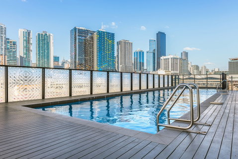 Peppers Docklands - Accommodation Noosa 2