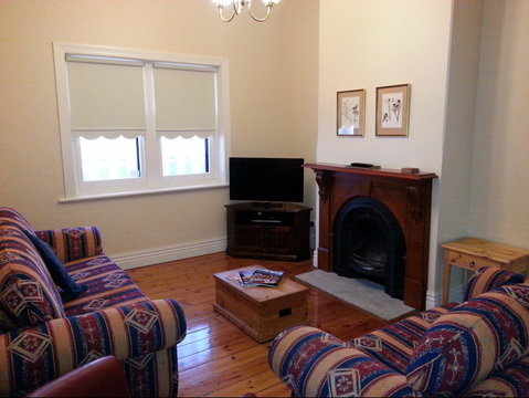 Phoenix Cottage - Accommodation Noosa 1