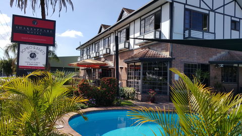 Shakespeare Motel - Accommodation Noosa 0