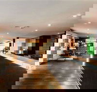 The Waverley International Hotel - Accommodation Noosa