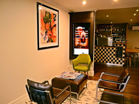 The Waverley International Hotel - Accommodation Noosa 1