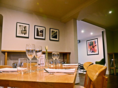 The Waverley International Hotel - Accommodation Noosa 2