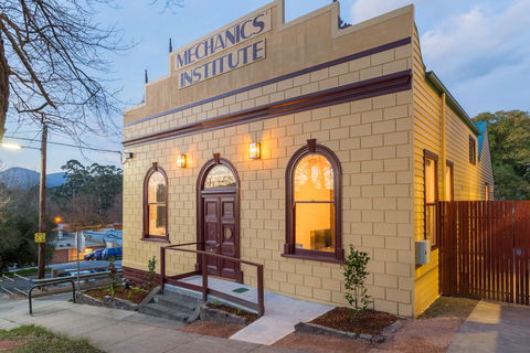 The Old Mechanics - Accommodation Noosa 0