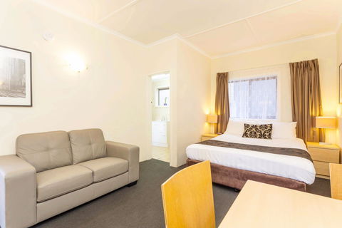 Club Motel And Apartments - Accommodation Noosa 2
