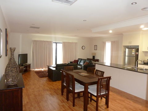 Florentine Villas - Accommodation Noosa 2