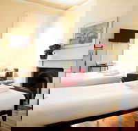 Hotel Claremont Guest House - Accommodation Noosa