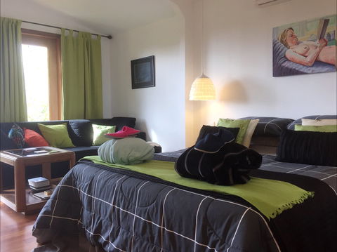 Jonathan Art Centre - Jarramarrumba House - Accommodation Noosa 1