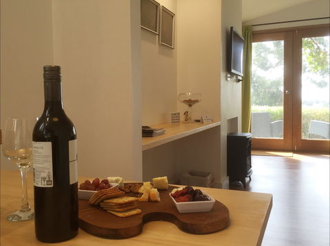 Jonathan Art Centre - Jarramarrumba House - Accommodation Noosa 2