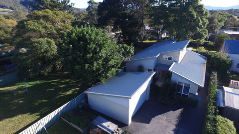 Renown House - Accommodation Noosa 0