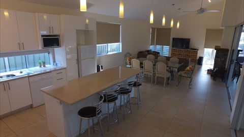 Renown House - Accommodation Noosa 2
