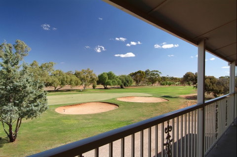 Standpipe Golf Motor Inn - Accommodation Noosa 2
