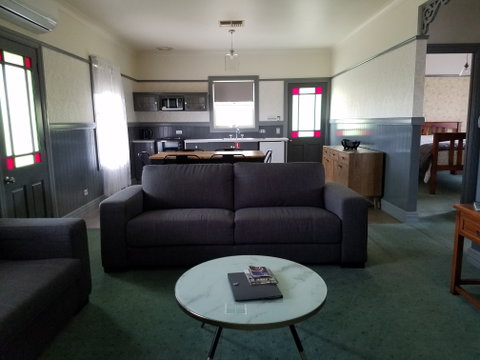 Wagga Wagga Country Cottages - Accommodation Noosa 0