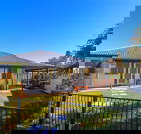 Beachside Cottage at Blacksmiths - Accommodation Noosa