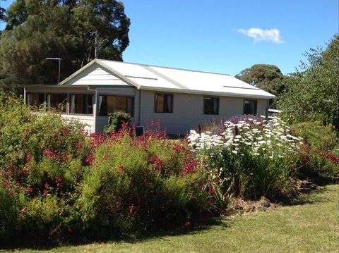 Engadine Cottage - Accommodation Noosa 0