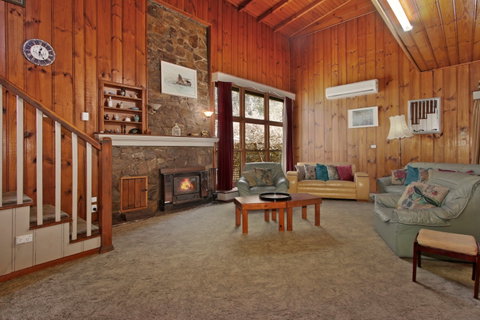 Le Chateau - Accommodation Noosa 1