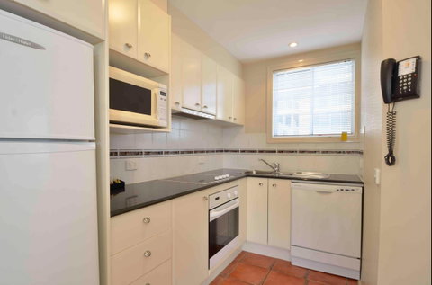 Myconos Resort - Accommodation Noosa 1