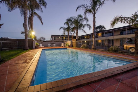 Red Carpet Motel - Accommodation Noosa 1