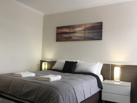 Red Carpet Motel - Accommodation Noosa 2