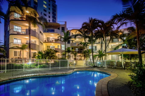 The Burlington Holiday Apartments - Accommodation Noosa 2