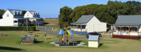 Belfast Cottages - Accommodation Noosa 1