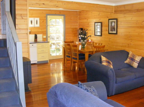 Belfast Cottages - Accommodation Noosa 7