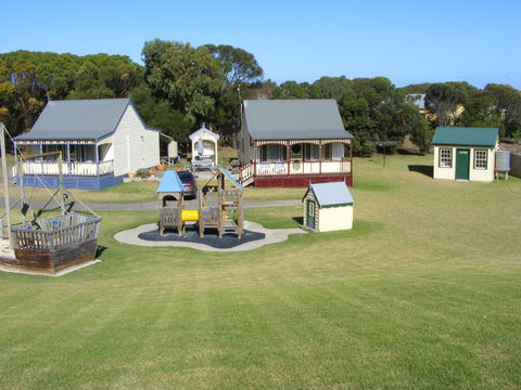 Belfast Cottages - Accommodation Noosa 9