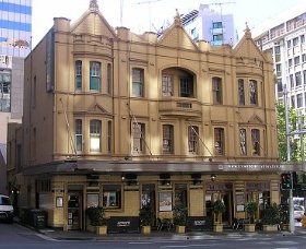 Crown Hotel - Accommodation Noosa 0