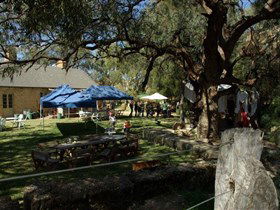 Overland Corner Hotel - Accommodation Noosa 2