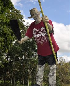 Cane Cutter Memorial - Accommodation Noosa 2